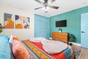 3 Schlafzimmer, Betten mit Memory-Foam-Matratzen, Schreibtisch