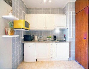 Fridge, microwave, oven, cookware/dishes/utensils