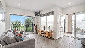 TV - Birubi Beach House Anna Bay - Beachfront (Anna Bay)