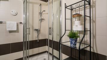 Grand-huoneisto | Kylpyhuone | Hiustenkuivaaja, pyyhkeet