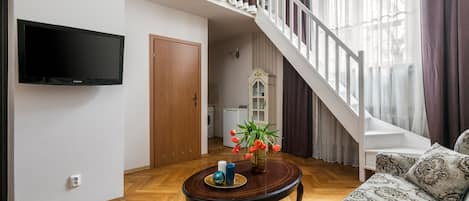 Royal Apartment | 1 bedroom, iron/ironing board, free WiFi