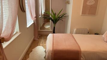 2 bedrooms, WiFi, bed sheets