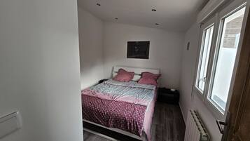 1 bedroom, free WiFi, bed sheets