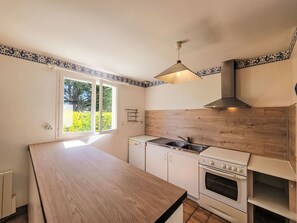 Réfrigérateur, four, lave-vaisselle