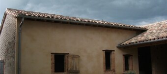 Former winegrower's farm with swimming pool and 6000 m2 of land.