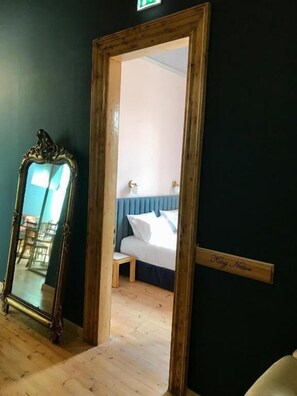 Egyptian cotton sheets, premium bedding, pillowtop beds, free minibar - VASILIKON Hotel 1888 the past is present (Kalamata)