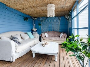 TV de tela plana, lareira