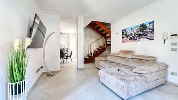 TV connectée, console de jeux vidéo, lecteur de DVD, espaces bureaux