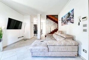Smart-tv, spillekonsol, dvd-afspiller, kontorer