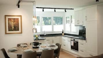 Kühlschrank, Mikrowelle, Ofen, Geschirrspüler