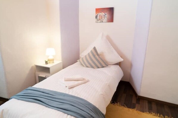 3 bedrooms, in-room safe, desk, iron/ironing board