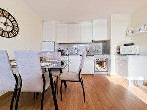 Fridge, microwave, coffee/tea maker, electric kettle - Flat Praia Rocha Varandas Atlantis (Portimão)