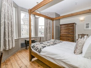 5 bedrooms, individually decorated, individually furnished, free WiFi
