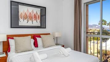 2 slaapkamers, een strijkplank/strijkijzer, reisbedje, gratis wifi