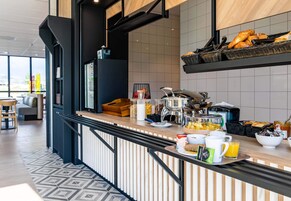 Petit déjeuner buffet servi tous les jours en supplément