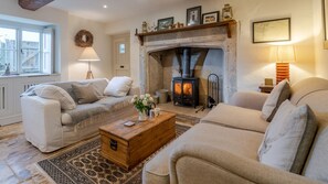 TV, fireplace, stereo - Peach Cottage, near Cirencester, family friendly (Poulton)