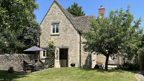 Exterior - Peach Cottage, near Cirencester, family friendly (Poulton)
