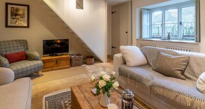 Peach Cottage, near Cirencester, family friendly