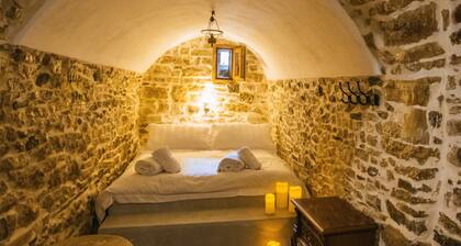 Romantic authentic villa w/hot tub __ unesco heritage__30 minutes from the beach