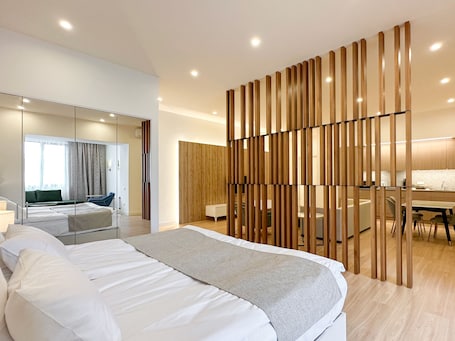 1 habitación, caja de seguridad en la habitación y muebles diferentes