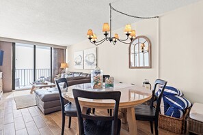 Dining - Gorgeous views from this oceanfront condo in Shore Drive (Myrtle Beach)