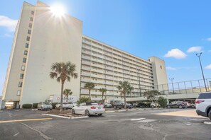 Exterior - Gorgeous views from this oceanfront condo in Shore Drive (Myrtle Beach)