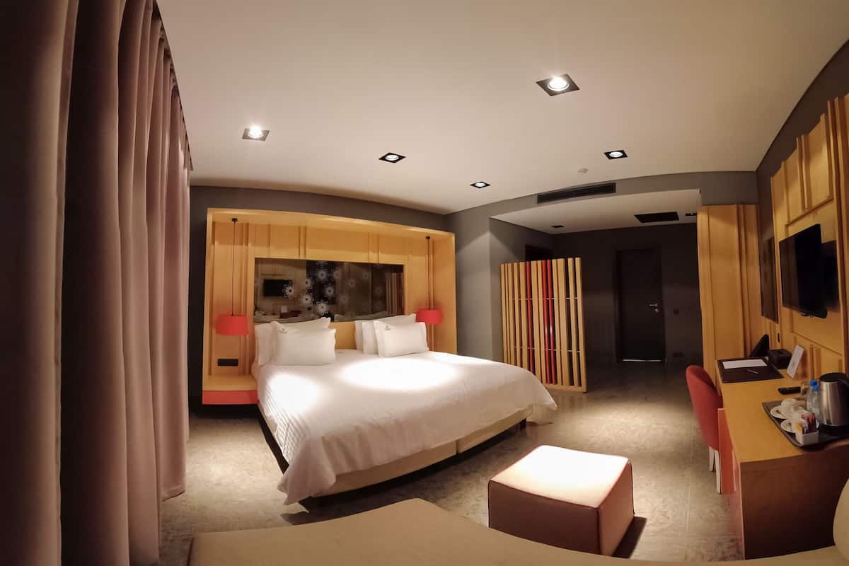 Desk, laptop workspace, free WiFi, bed sheets