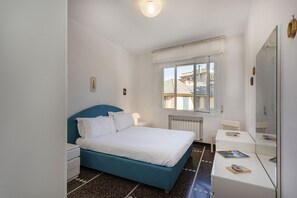 2 makuuhuonetta, silitysrauta/-lauta, ilmainen Wi-Fi, vuodevaatteet