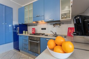 Fridge, oven, coffee/tea maker, cookware/dishes/utensils