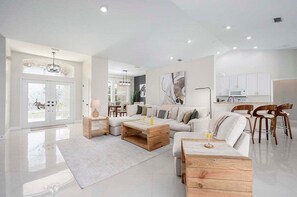 Smart TV - La Vida Loca  - 2 Kayaks - Bikes (Cape Coral)