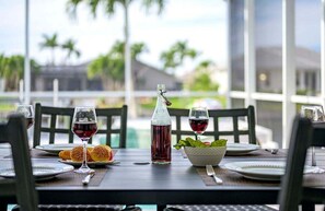 Outdoor dining - La Vida Loca  - 2 Kayaks - Bikes (Cape Coral)