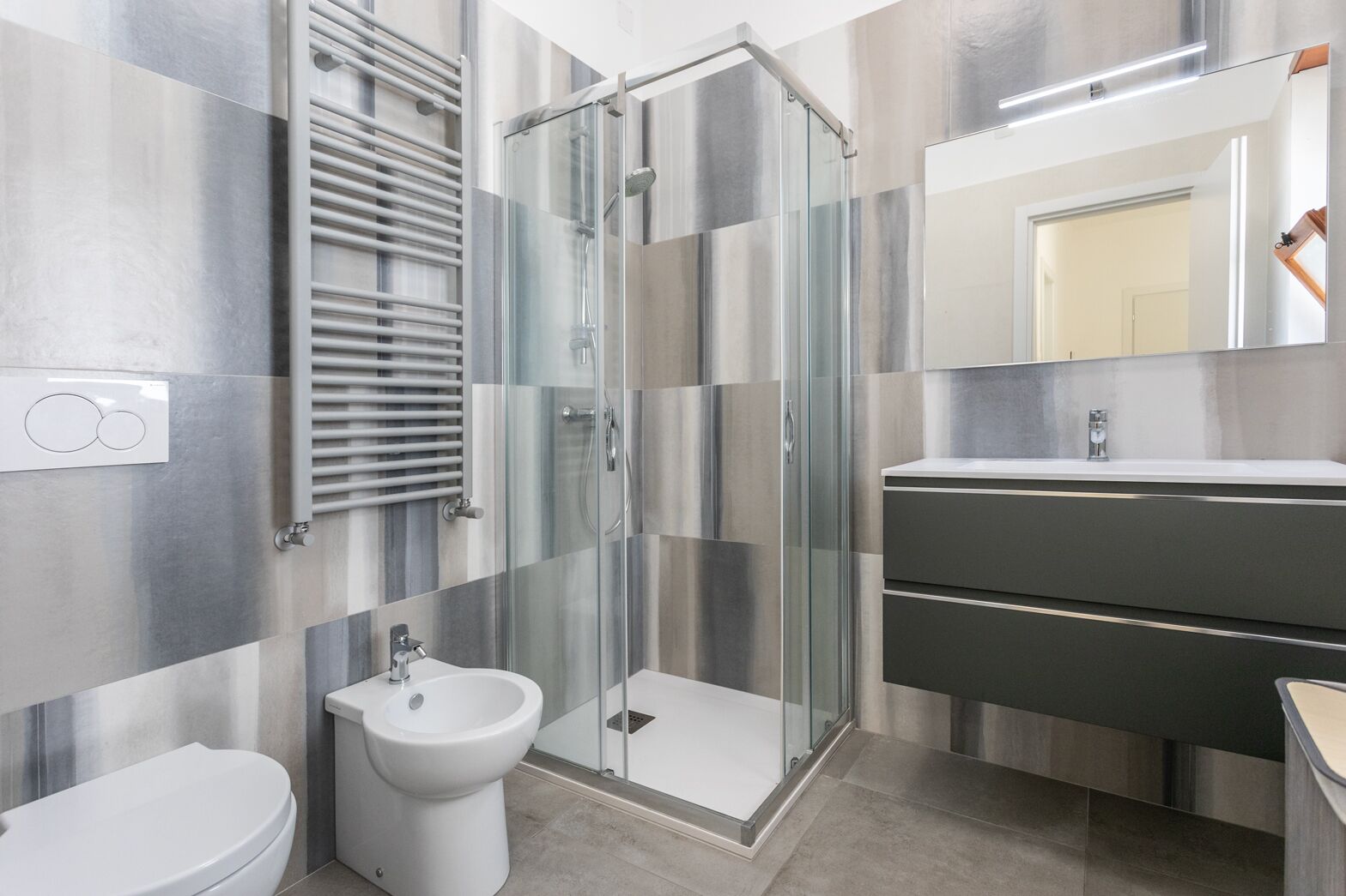 Standard Apartment | Bathroom