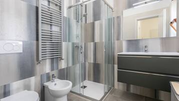 Standard Apartment | Bathroom
