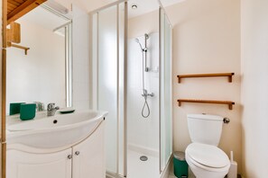 Douche, sèche-cheveux