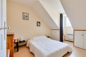 2 chambres, fer et planche à repasser