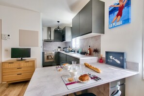 Réfrigérateur, micro-ondes, four, lave-vaisselle