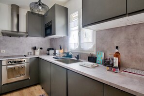 Kühlschrank, Mikrowelle, Ofen, Geschirrspüler