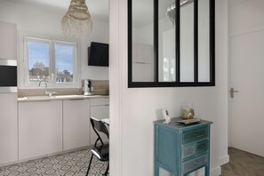 Réfrigérateur, micro-ondes, lave-vaisselle, bouilloire électrique