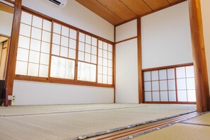 Interior - 5Min to the sea & station! Comfortable hideaway with a dedicated BBQ area. (Ito)