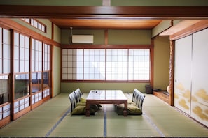 Dining - 5Min to the sea & station! Comfortable hideaway with a dedicated BBQ area. (Ito)