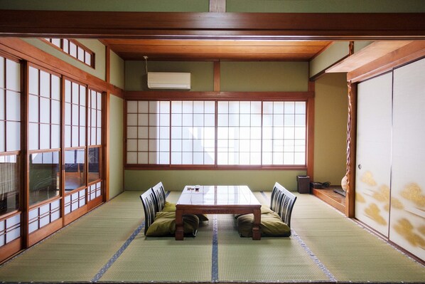 Dining - 5Min to the sea & station! Comfortable hideaway with a dedicated BBQ area. (Ito)