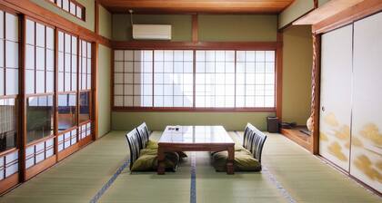 5Min to the sea & station! Comfortable hideaway with a dedicated BBQ area.