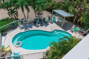 A heated pool - Sea Haven~ Waterfront Pool Home, 35' Dock, Walk to the Beach (Marathon)