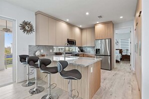 Fridge, microwave, oven, stovetop - Casa Del Mar~ Luxury Pool Home w/ Kayaks and Bikes! (Marathon)