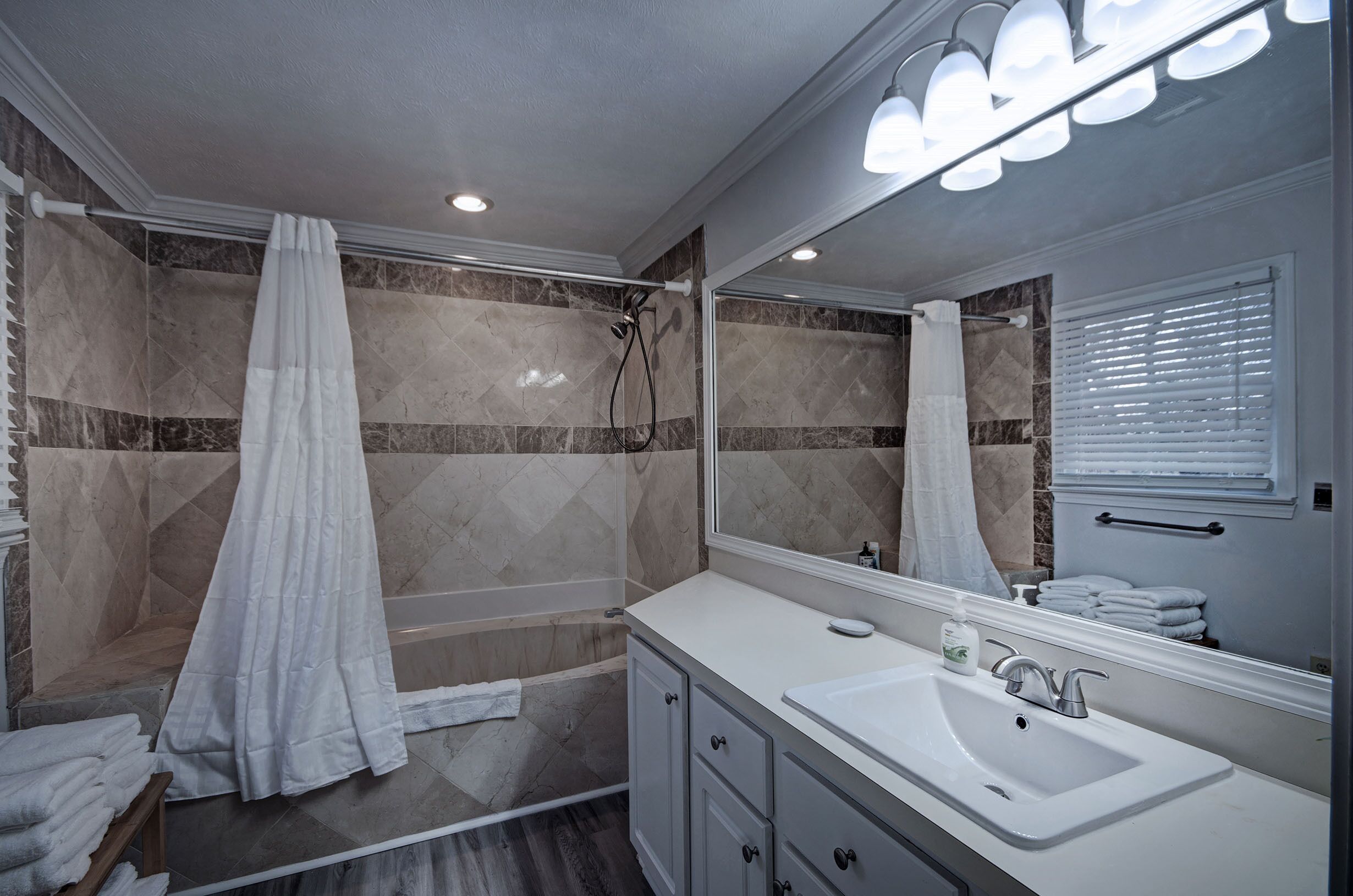 Two Bedroom Getaway Near the Reservoir