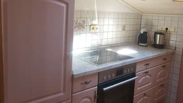 Frigorífic, microones, forn i placa de cuina