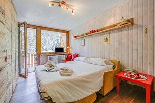 Standard Studio, Mountain View (Studio Abete Rosso 500m From Ski) | Free WiFi, bed sheets