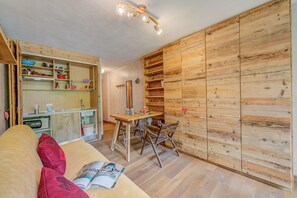 Standard-studiolejlighed - bjergudsigt (Studio Abete Rosso 500m From Ski) | Privat køkken | Køleskab, mikrobølgeovn, kogeplade, elkedel