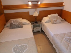 1 soveværelse, sengetøj