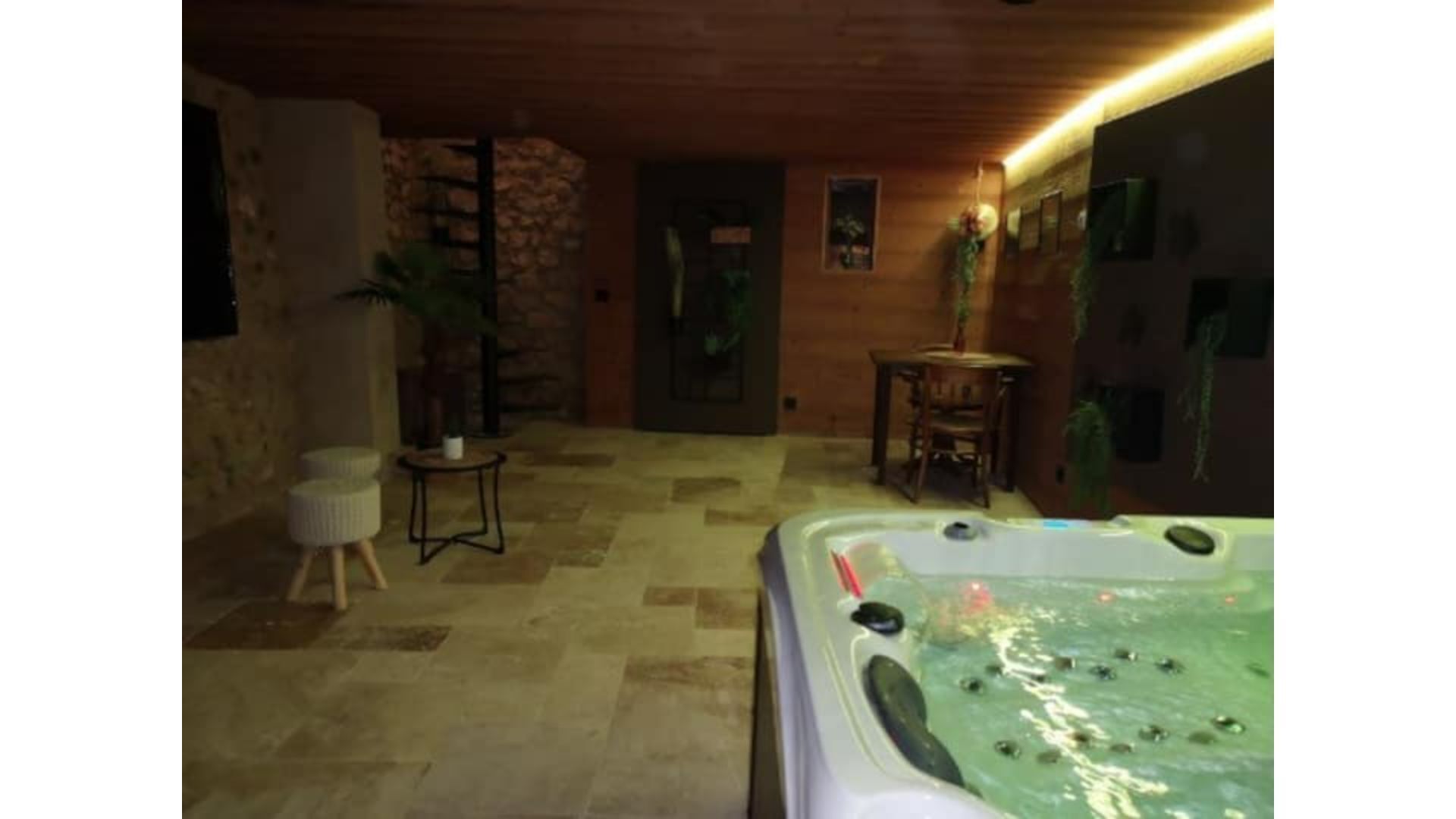 Maison Pérougeoise avec jacuzzi privée